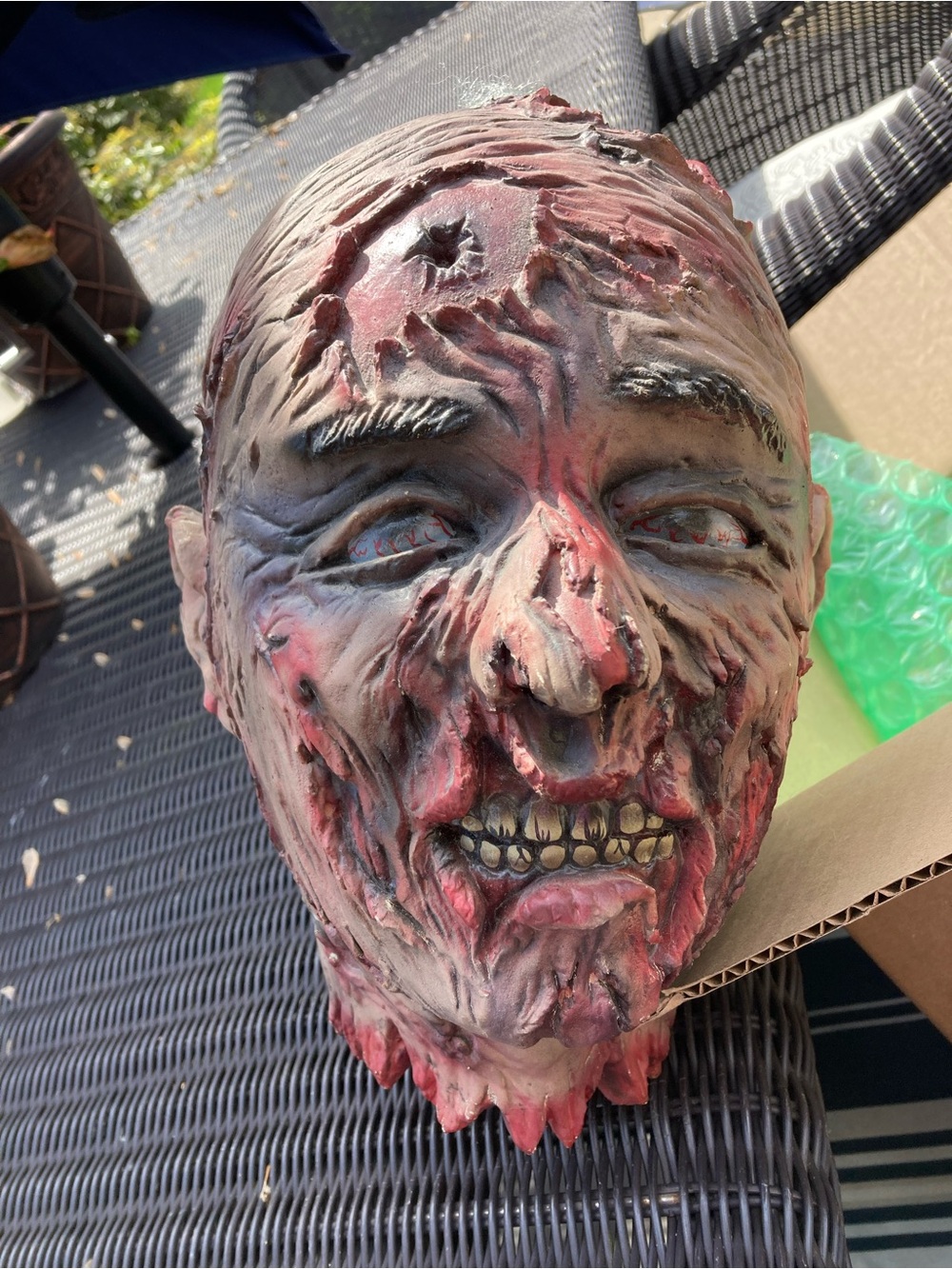 Halloween zombie head prop - Picture 9 of 10